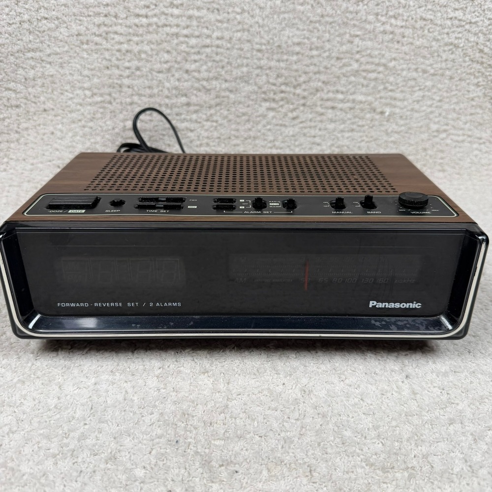 Panasonic RC-95 Vintage AM FM Dual Alarm Clock Radio Wood Grain‎ Green LED